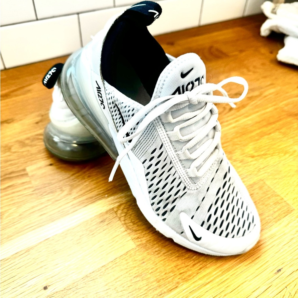 Nike 270